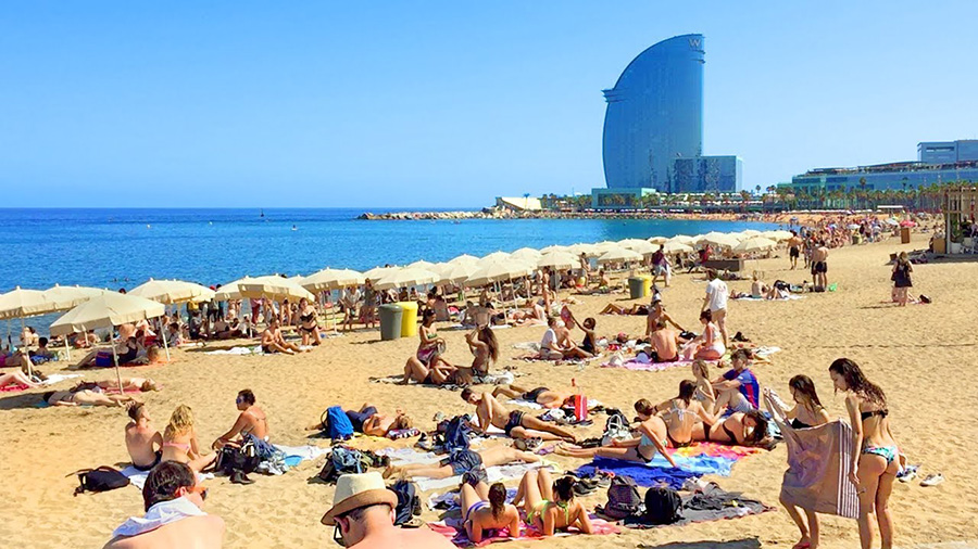 Passar o dia na praia de Barceloneta