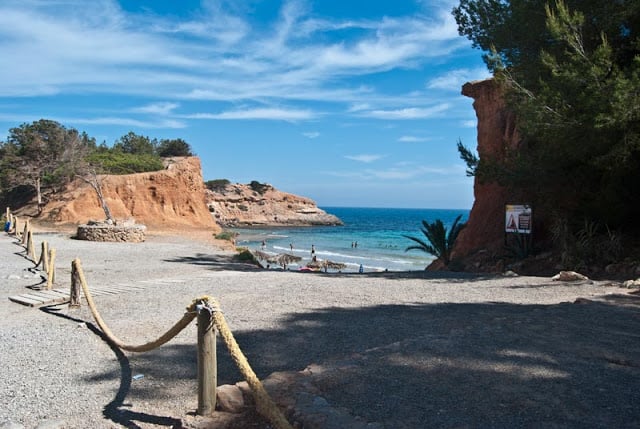 Praia Cala Sa Caleta em Ibiza
