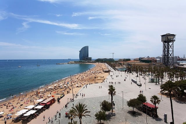 10 bares e clubes de praia na região de Port Vell em Barcelona