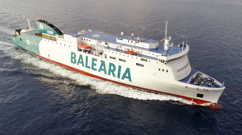 Ferry da empresa Balearia em Denia