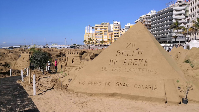 Esculturas de areia natalinas na Playa de las Canteras